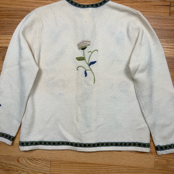 Vintage Floral Embroidered Wool Sweater with Mother of Pearl Buttons - Picture 6 of 7